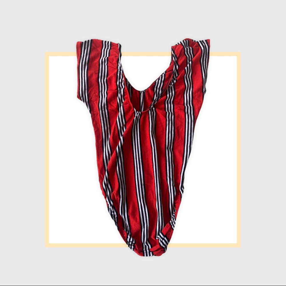 Vintage vibrant cap sleeve stripped bodysuit!